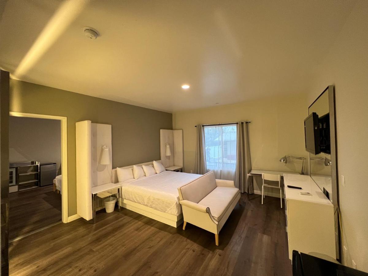 Aspire Inn & Suites Orange Exterior photo